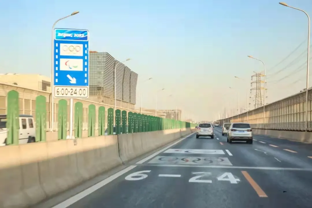 礼让奥运车道 体现的是待客之道