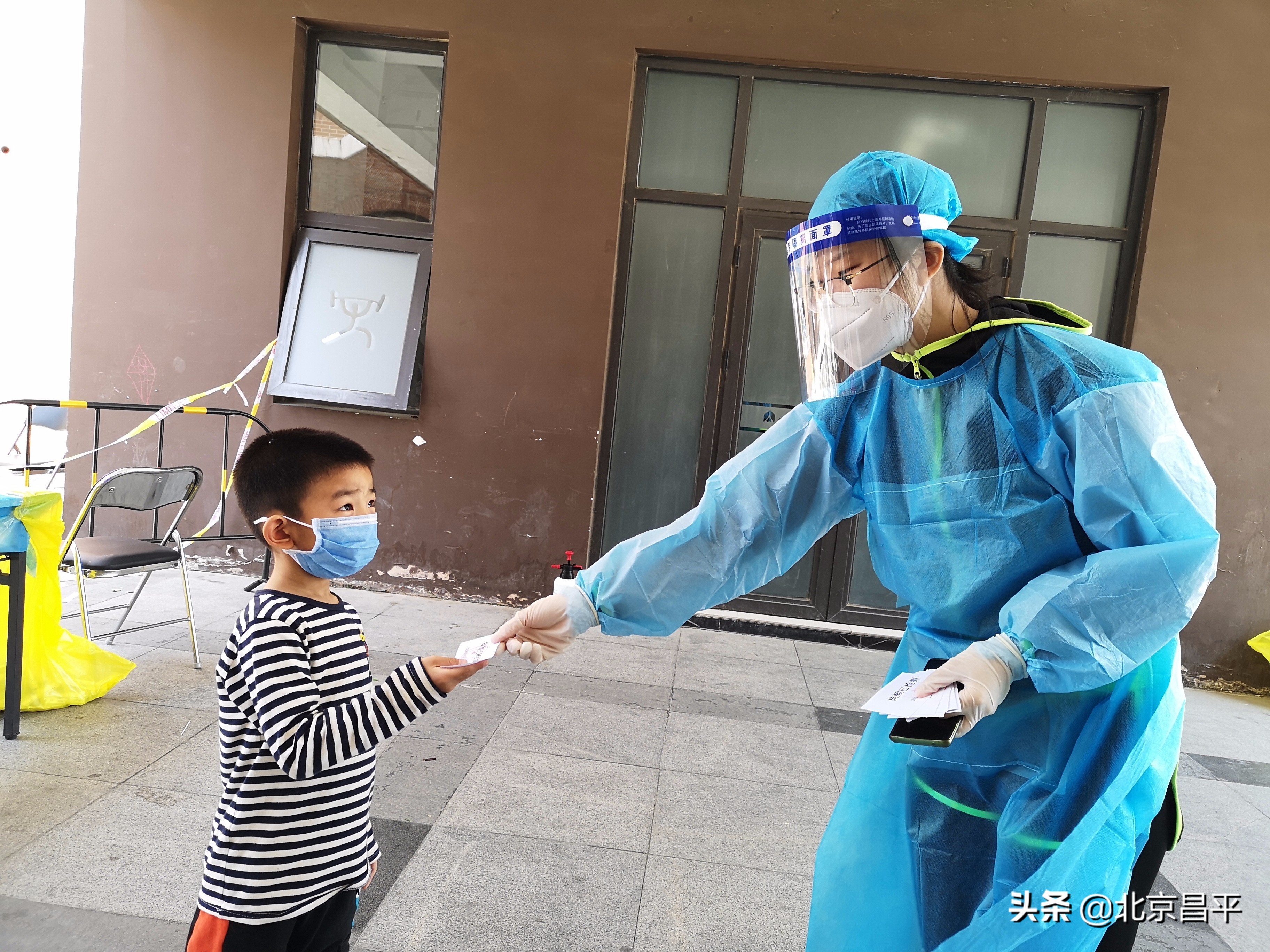 直面高温“烤”验！昌平下沉干部尽显担当