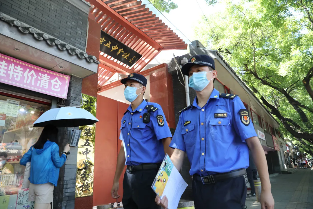 开学季来临，东城城管多方位保障校园周边环境秩序