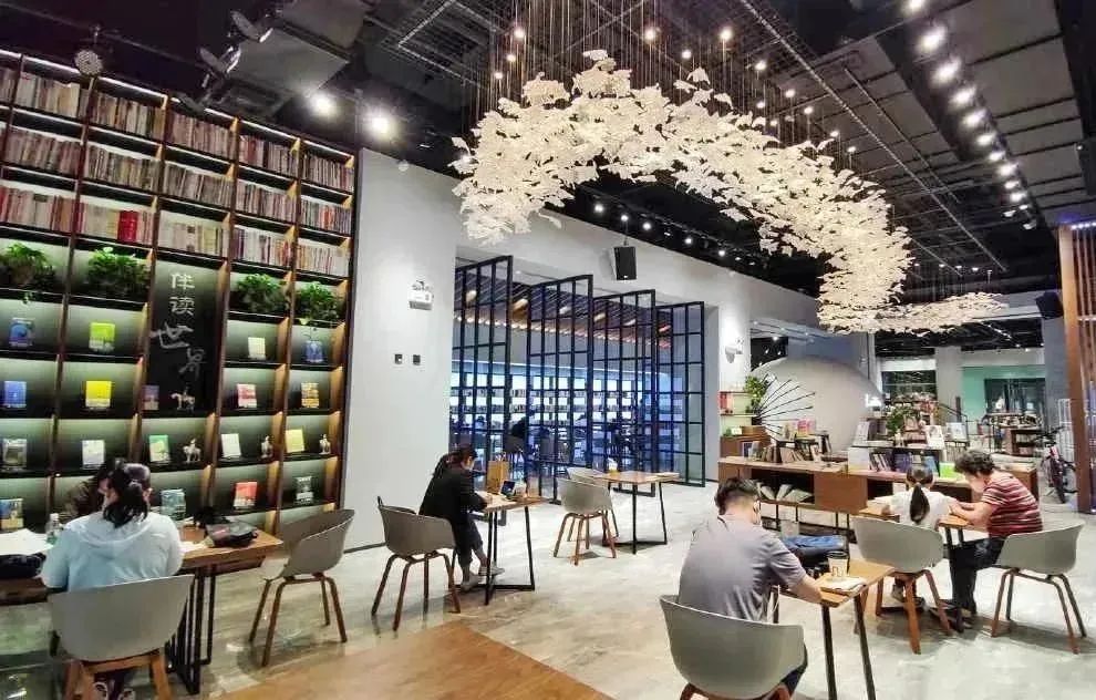 北京东城：秋风送爽闻书香