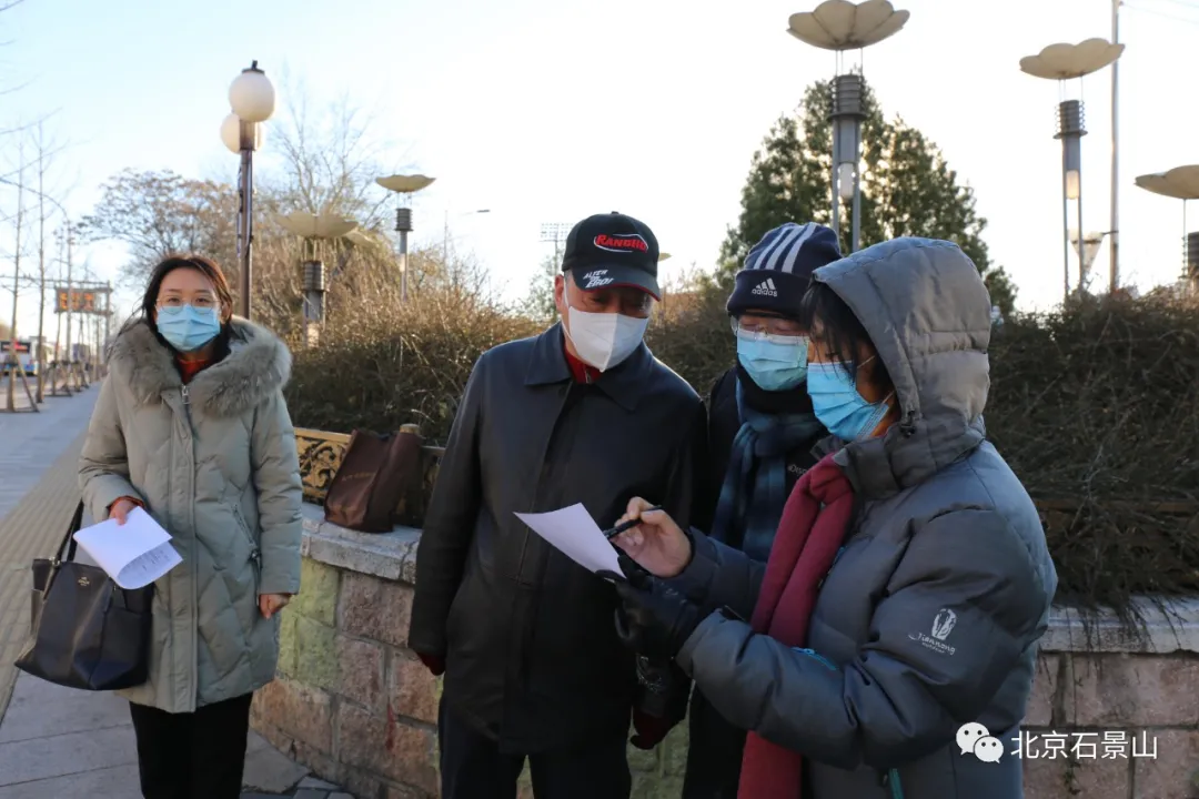 打造交通路口文明引导“示范岗”，推进文明引导常态化