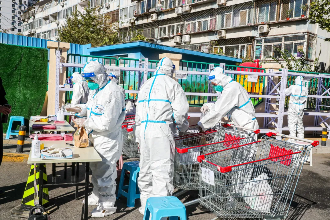 “红色力量”临时党委成为封闭小区居民群众的主心骨