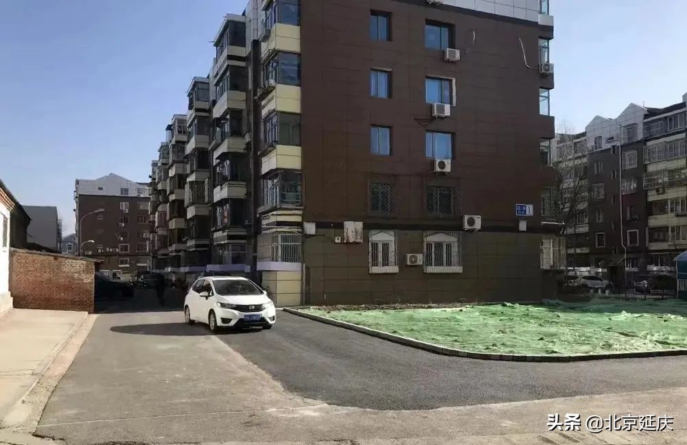 延庆：拆除施工围挡 让居民出行更畅通