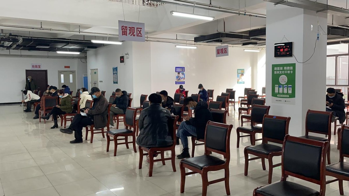 绿色通道、爱心班车、夜场接种 玉泉营街道多措并举提升疫苗接种率