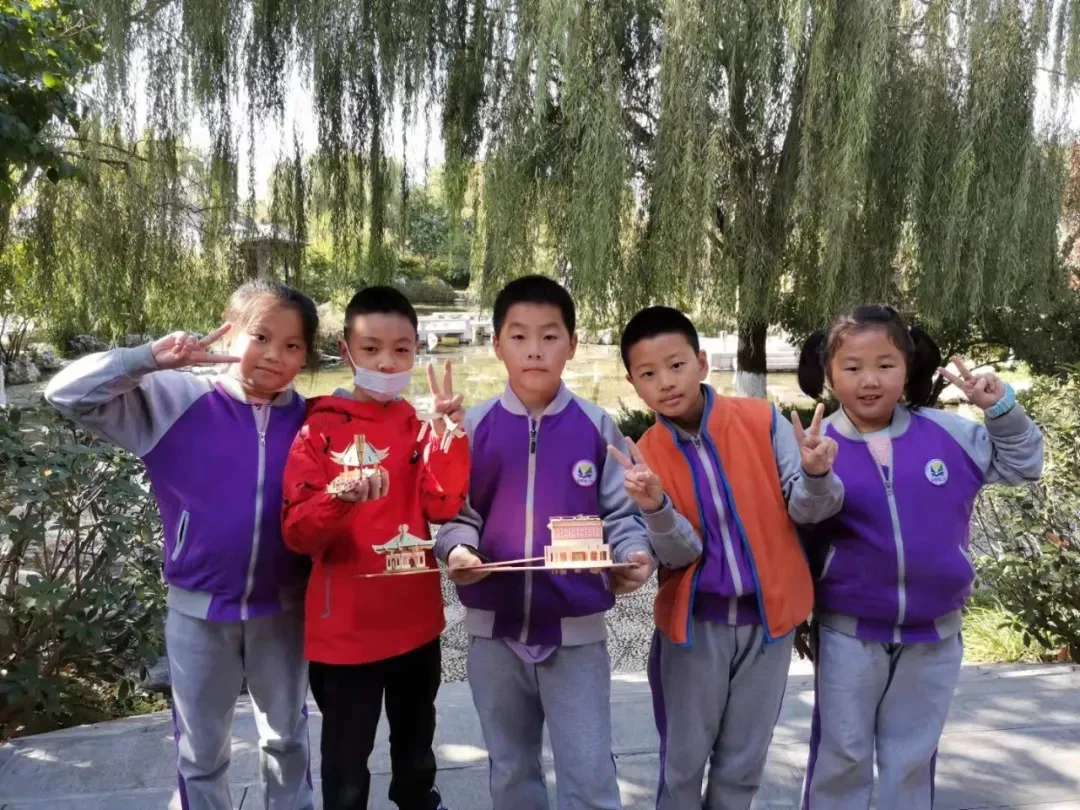 多彩活动阵地 共建文明校园