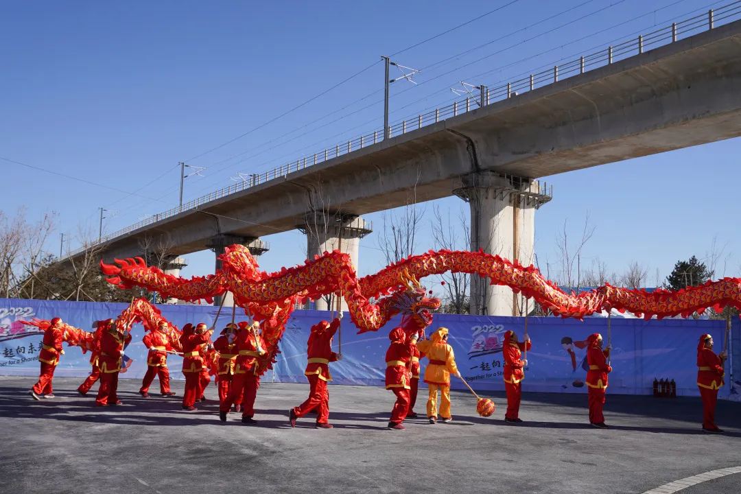 看~石景山之光！火炬传递他们全程保驾护航......