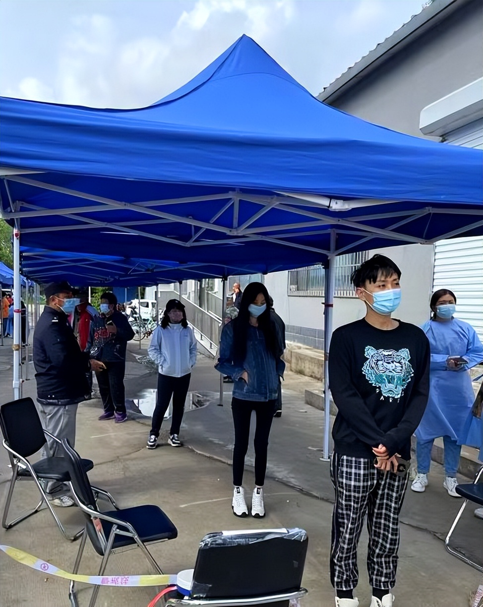 “首都老兵”的这顶百米帐篷，暖心了