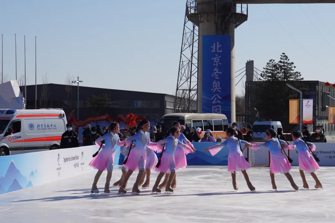 看~石景山之光！火炬传递他们全程保驾护航......