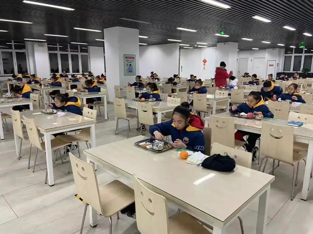 助力北京冬奥 温暖舞蹈少年 ——人大附中丰台学校开展冬奥开幕式参演人员后勤保障工作纪实