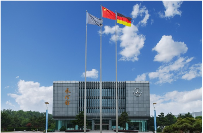 北京奔驰新能源高端车型EQE在顺义下线