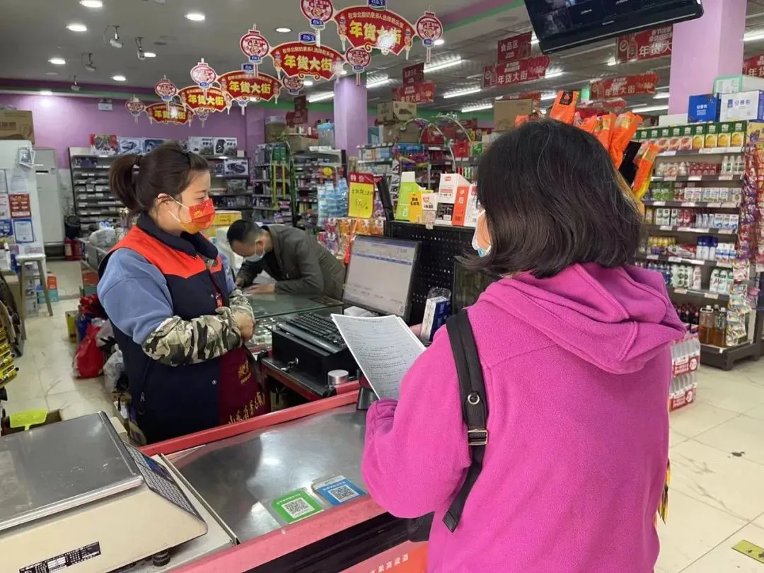 云岗街道快速响应、持续行动，织牢织密防控网