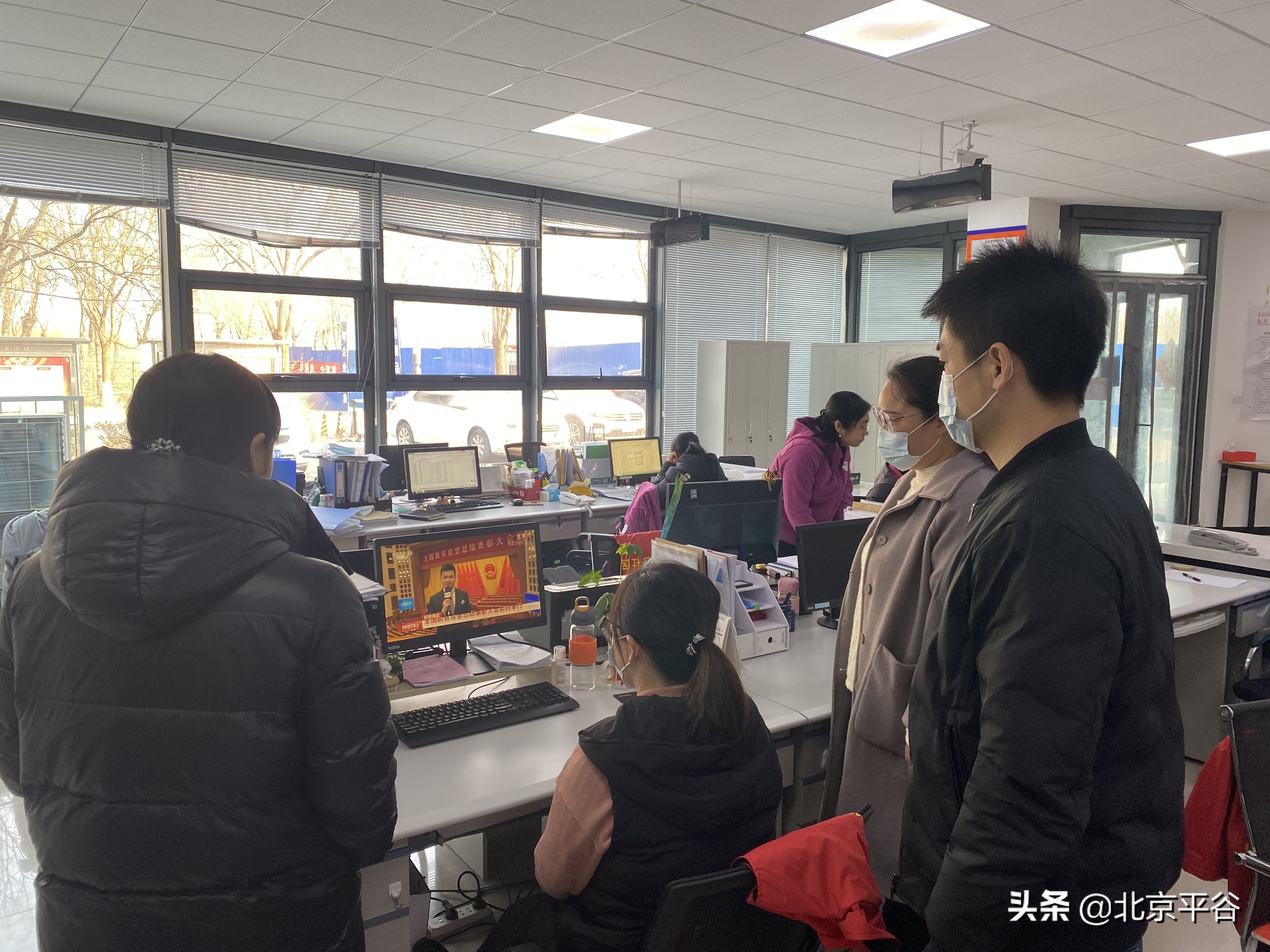 致敬“脱贫攻坚精神”！平谷马坊镇组织收听收看全国脱贫攻坚总结表彰大会