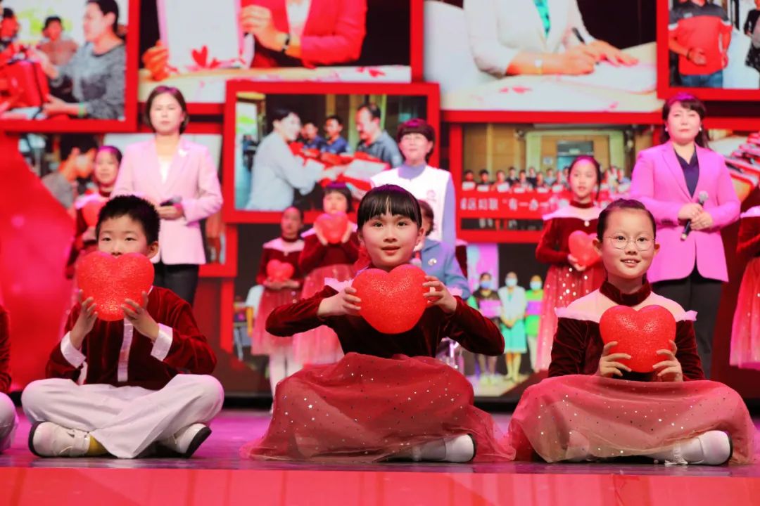 东城区隆重纪念“三八”国际妇女节112周年