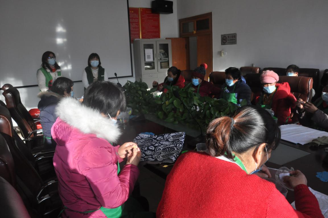 密云区新城子镇崔家峪村开展环保手提袋制作活动