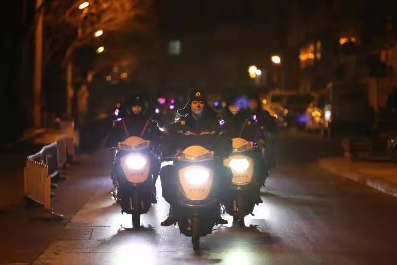 犄角旮旯都不落下 他用小步伐换来大平安