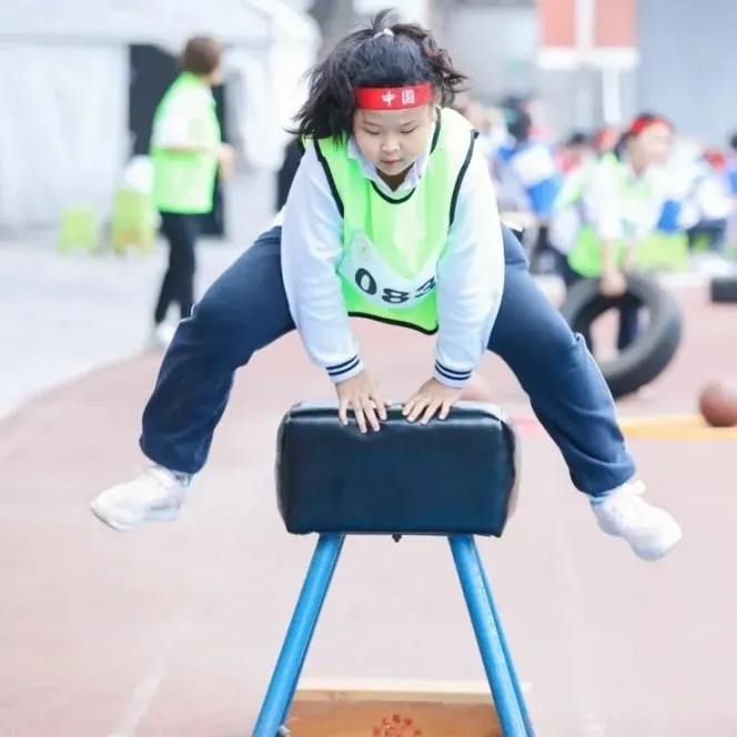 多彩活动阵地 共建文明校园