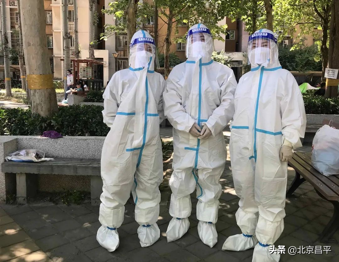 管控区居民为端午坚守的“大白”表心意， 倡议书写到心坎里