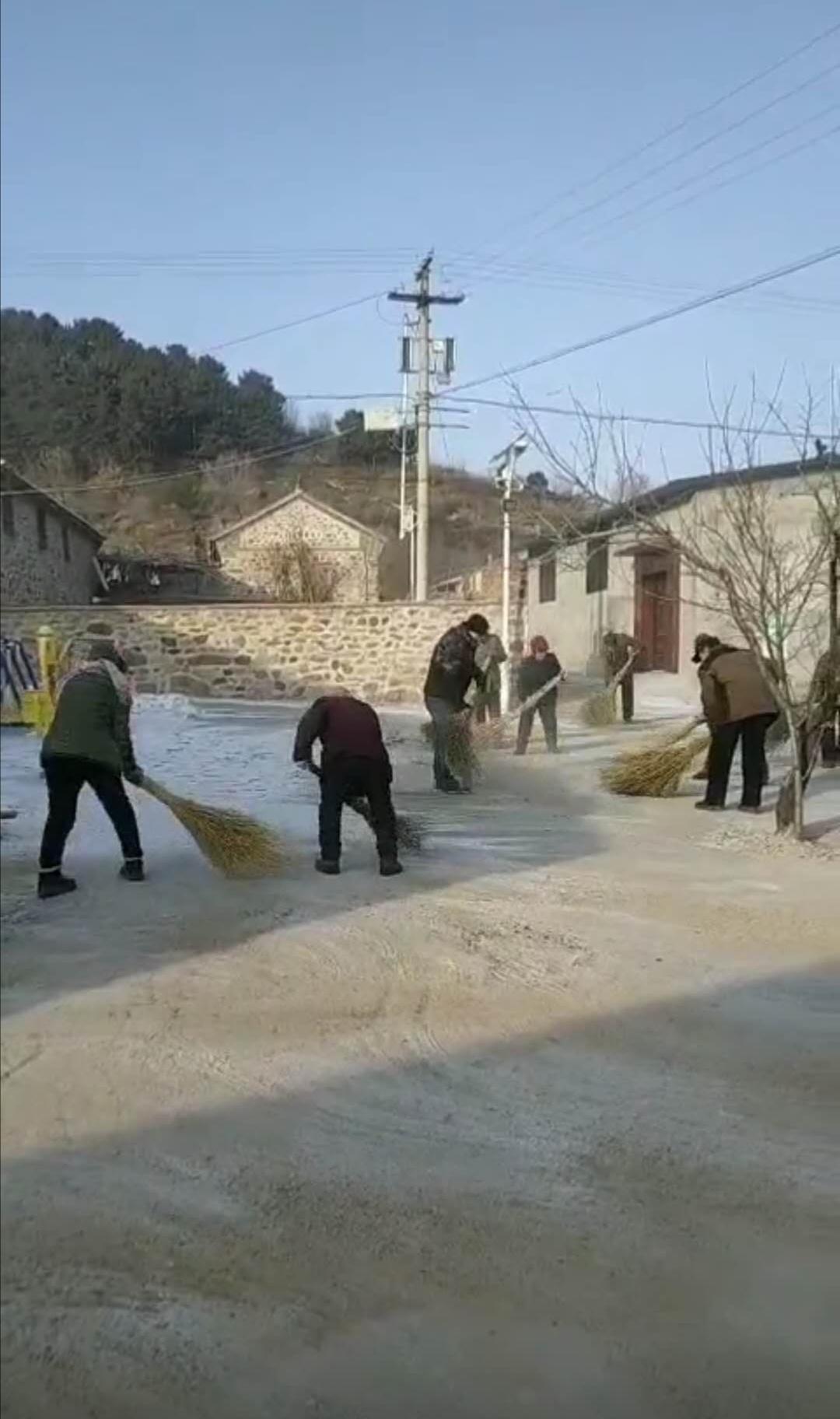 密云区新城子镇大树洼村开展爱国卫生活动日