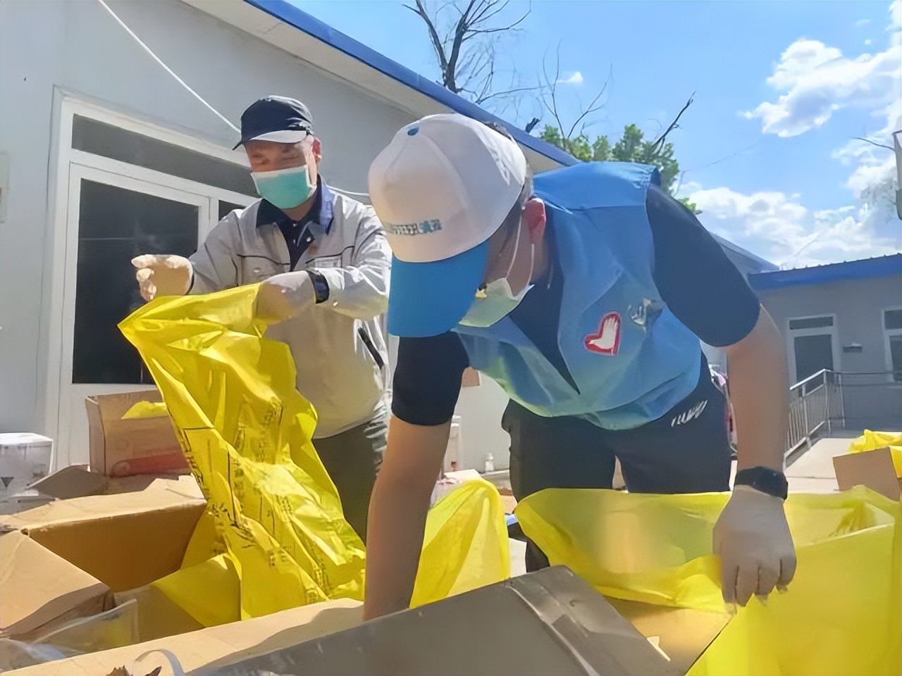 志愿服务筑牢疫情防线，让青春更闪亮