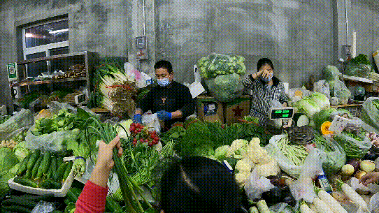 “菜有的是！”记者今晨实地探访东城商超市场——