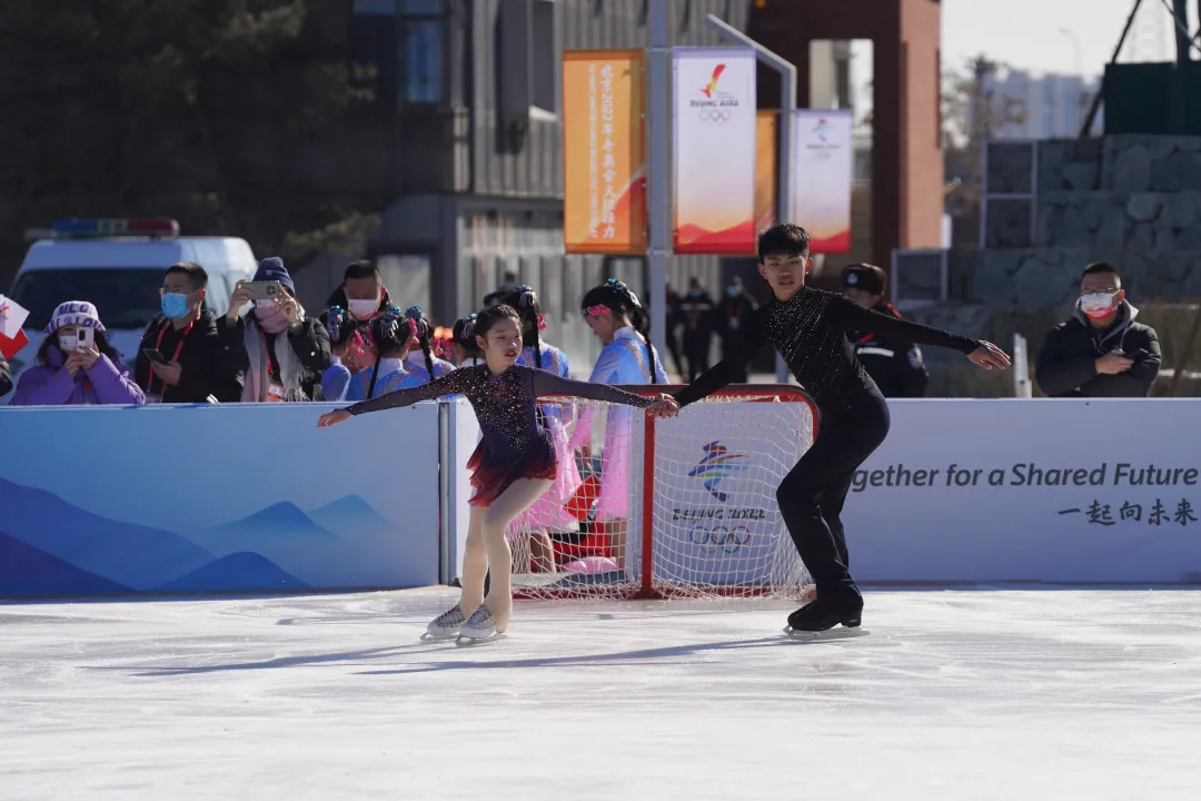 看~石景山之光！火炬传递他们全程保驾护航......