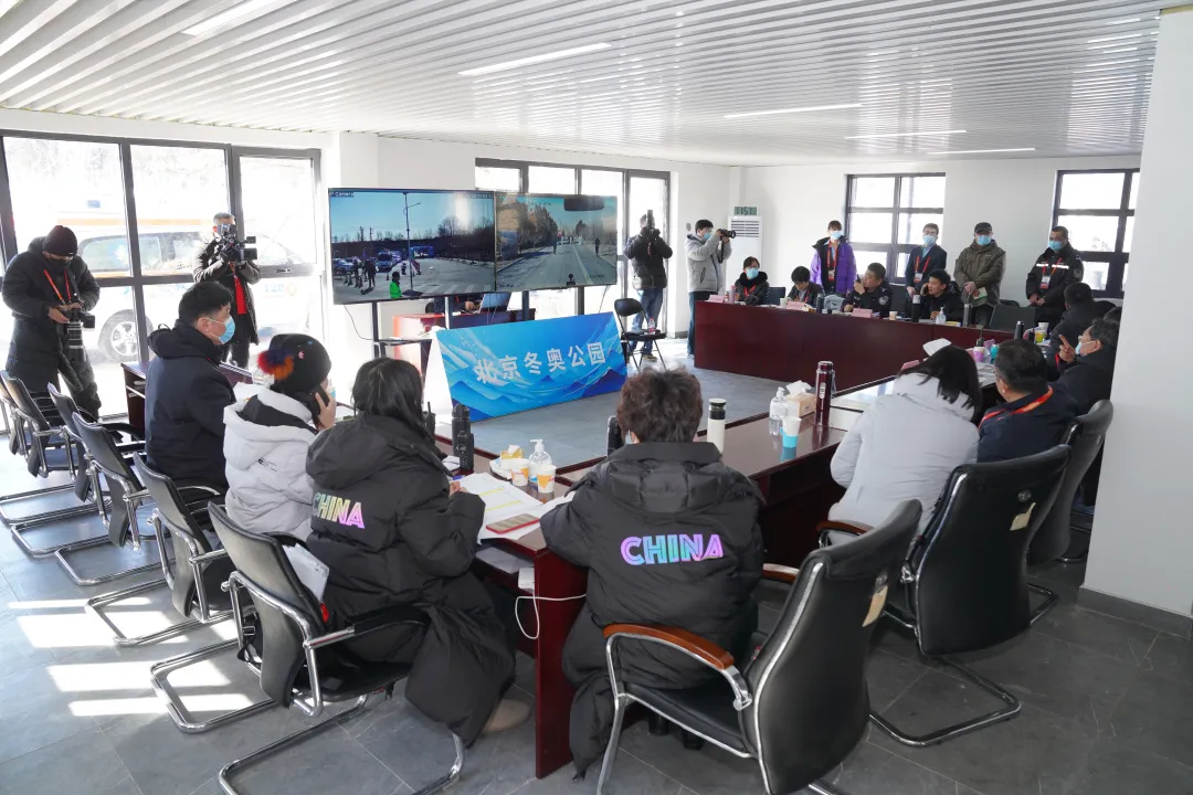 看~石景山之光！火炬传递他们全程保驾护航......