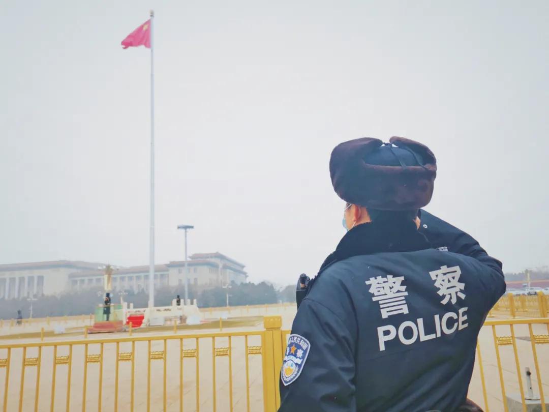 挺身而出是警察的本能