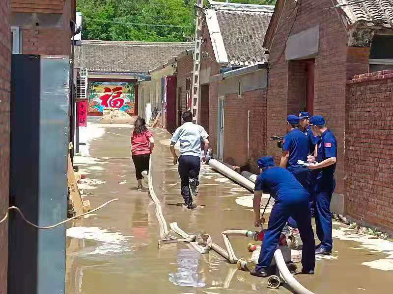 密云区新城子镇开展“一警六员”消防演练