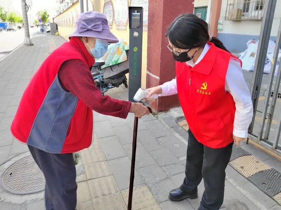 北京法院党员干警积极参与疫情防控