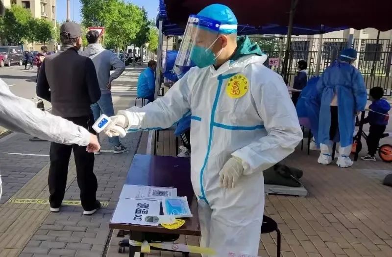 北京法院党员干警积极参与疫情防控