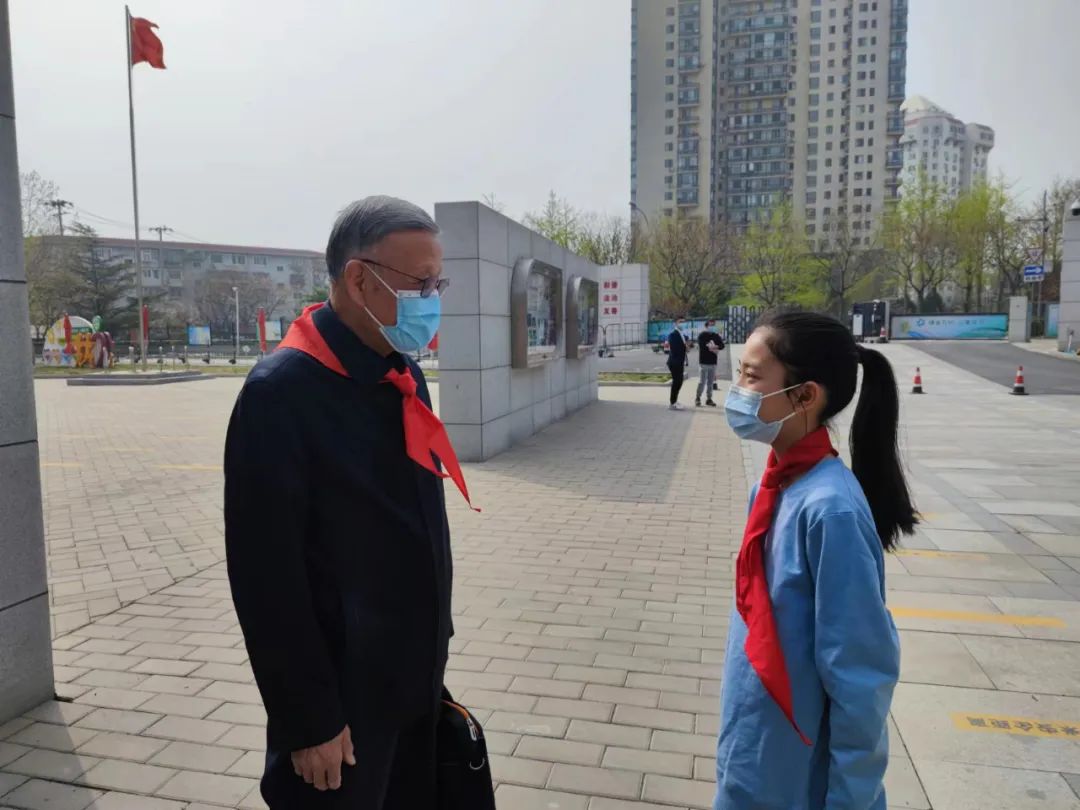 青少年聆听“五老”志愿者讲述石景山历史——陈国华讲述石景山区艰苦奋斗建设史