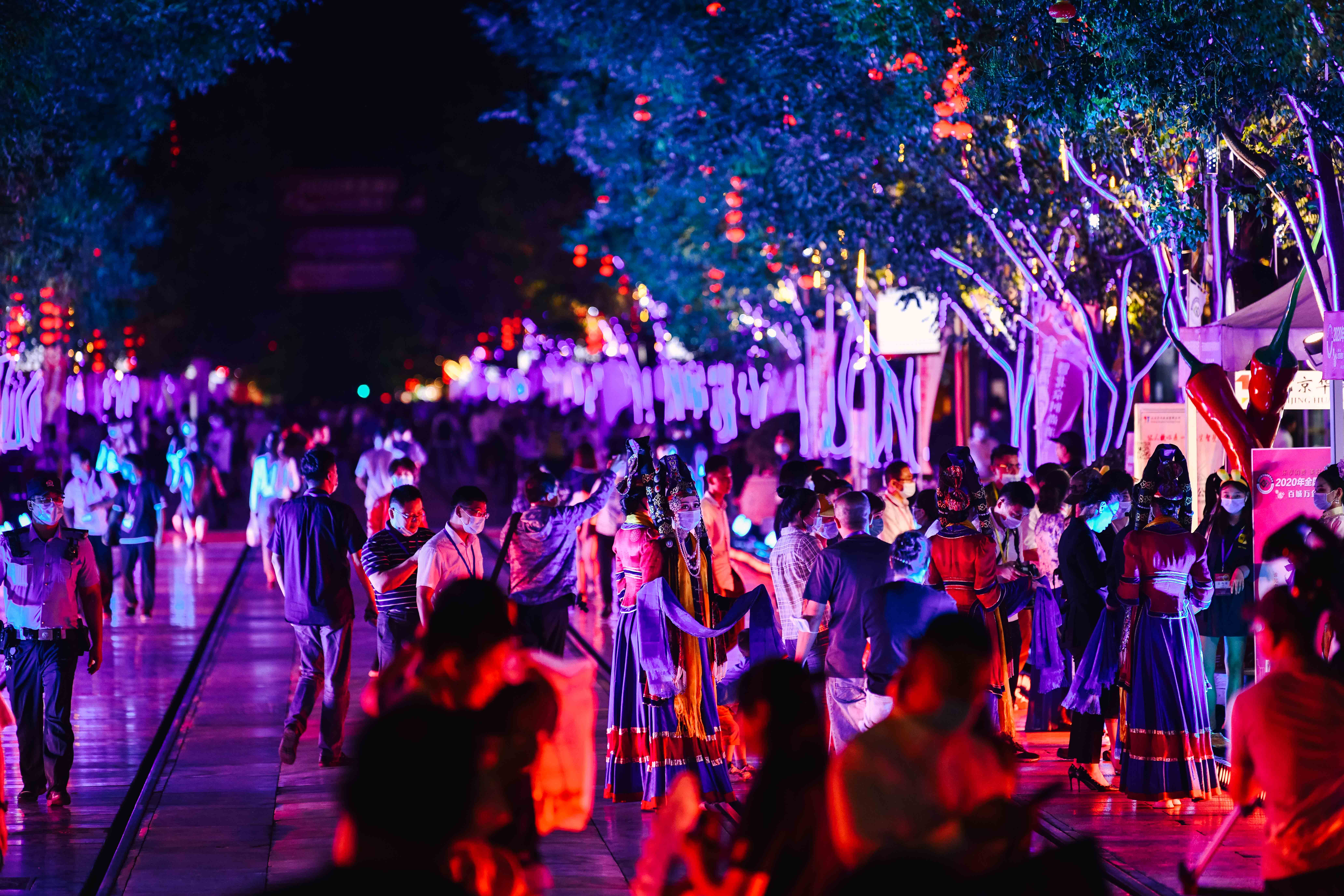 全国消费促进月暨北京时尚消费月在前门大街拉开帷幕