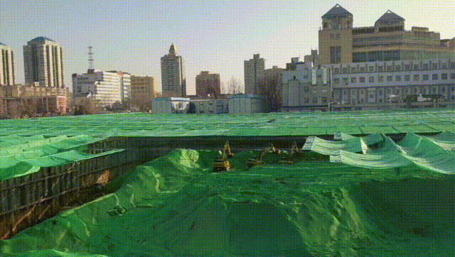 有效防尘！东城工地启用“天幕系统”