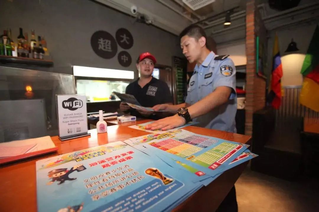 会说多国语言的“社区外交官”