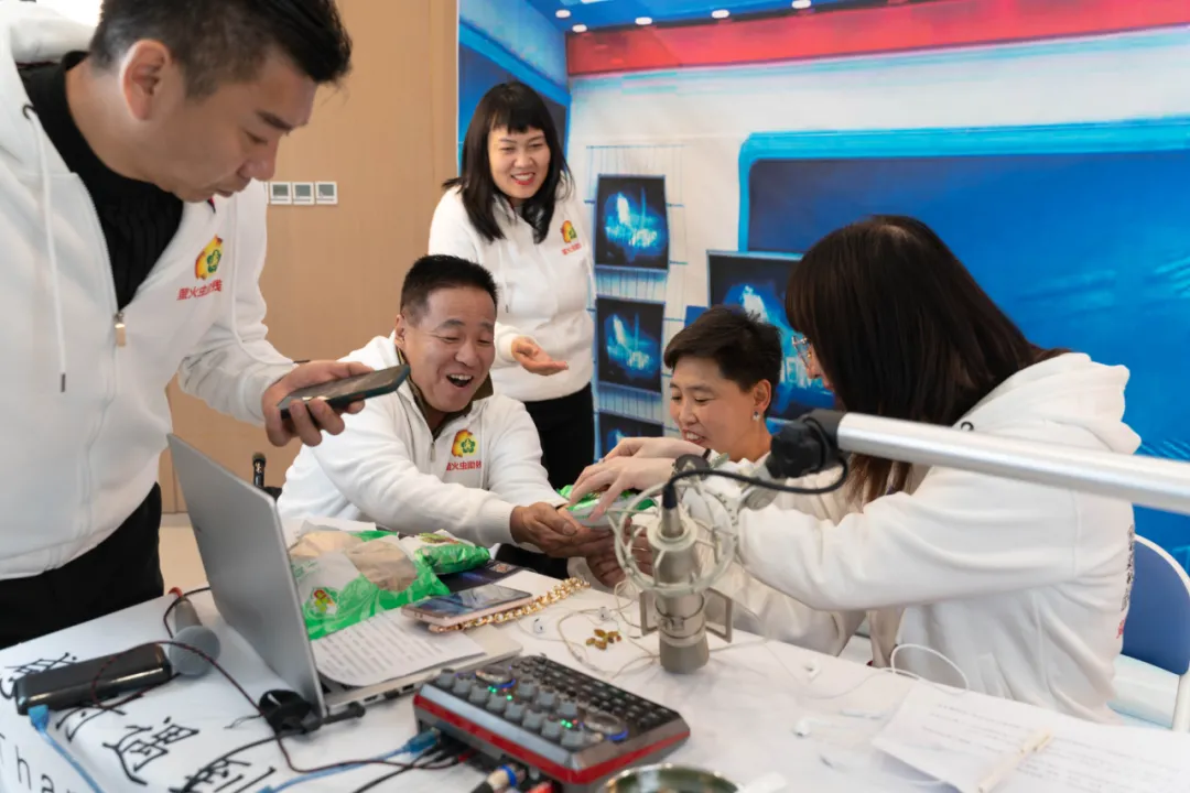 萤荧微光，照亮希望，他们带货，买买买！