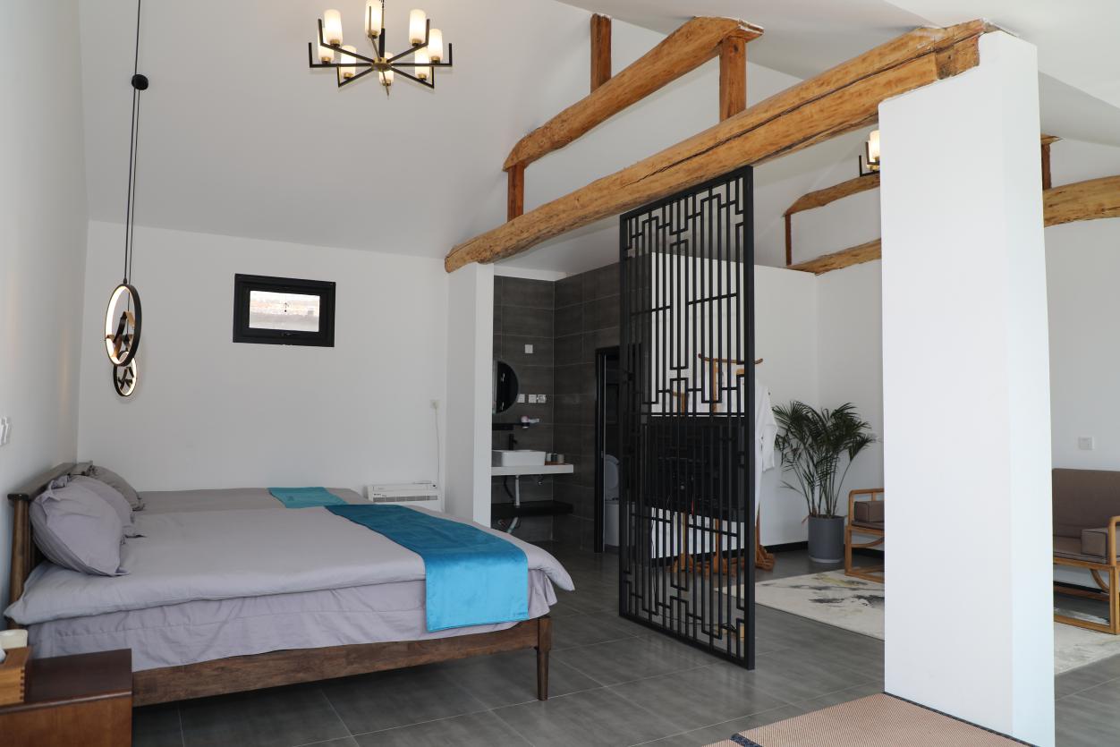 看山花、赏美景、住民宿，吃喝玩乐游太师屯