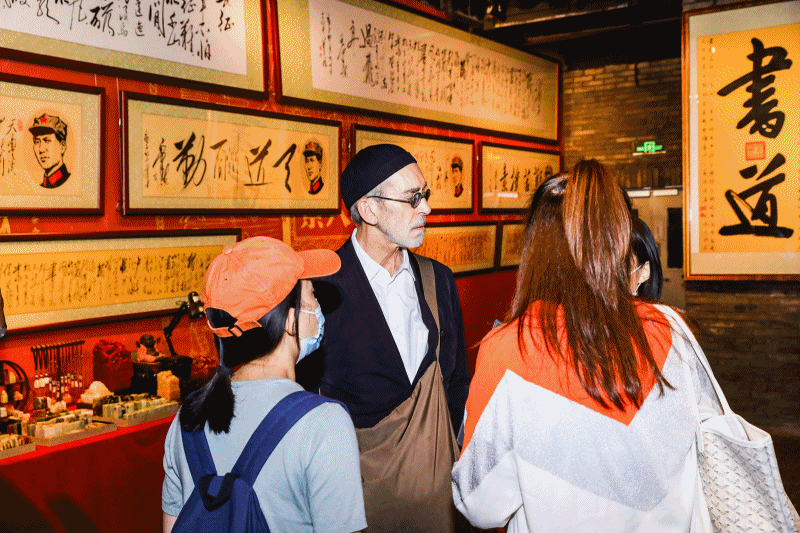 百名丝路大V走进王府井和平菓局感受北京变化，见证百年辉煌