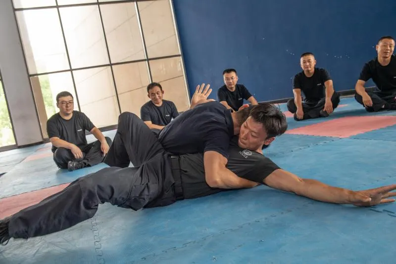 不许动！ 我是交警！