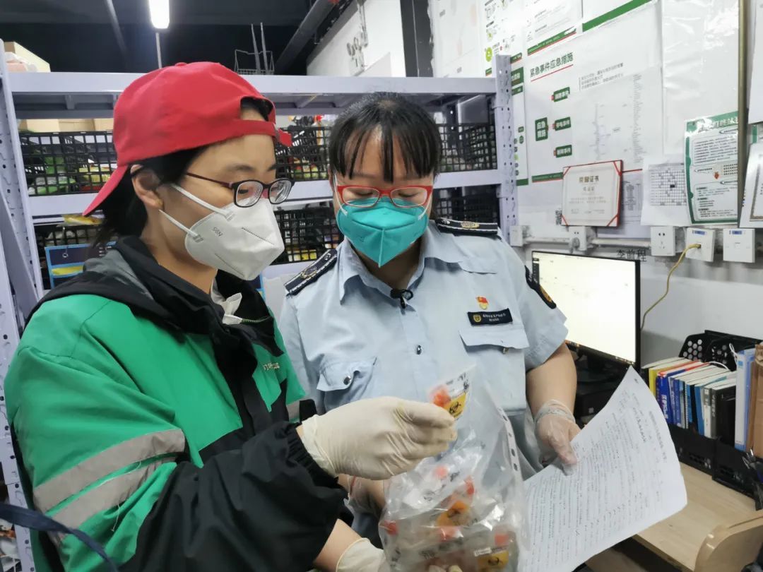 落实新版防控指引，消除疫情传播风险，东城区开展外卖行业疫情防控专项大检查