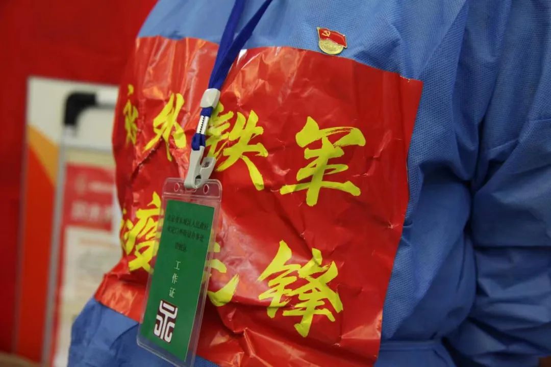 东城严格做好封管控区规范管理和服务保障，“大白”郑重承诺：“无论大事小事，我们都管！”