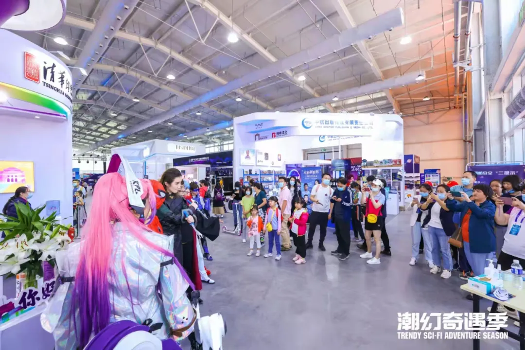 你好，石景山首钢园里的科幻黄金周！