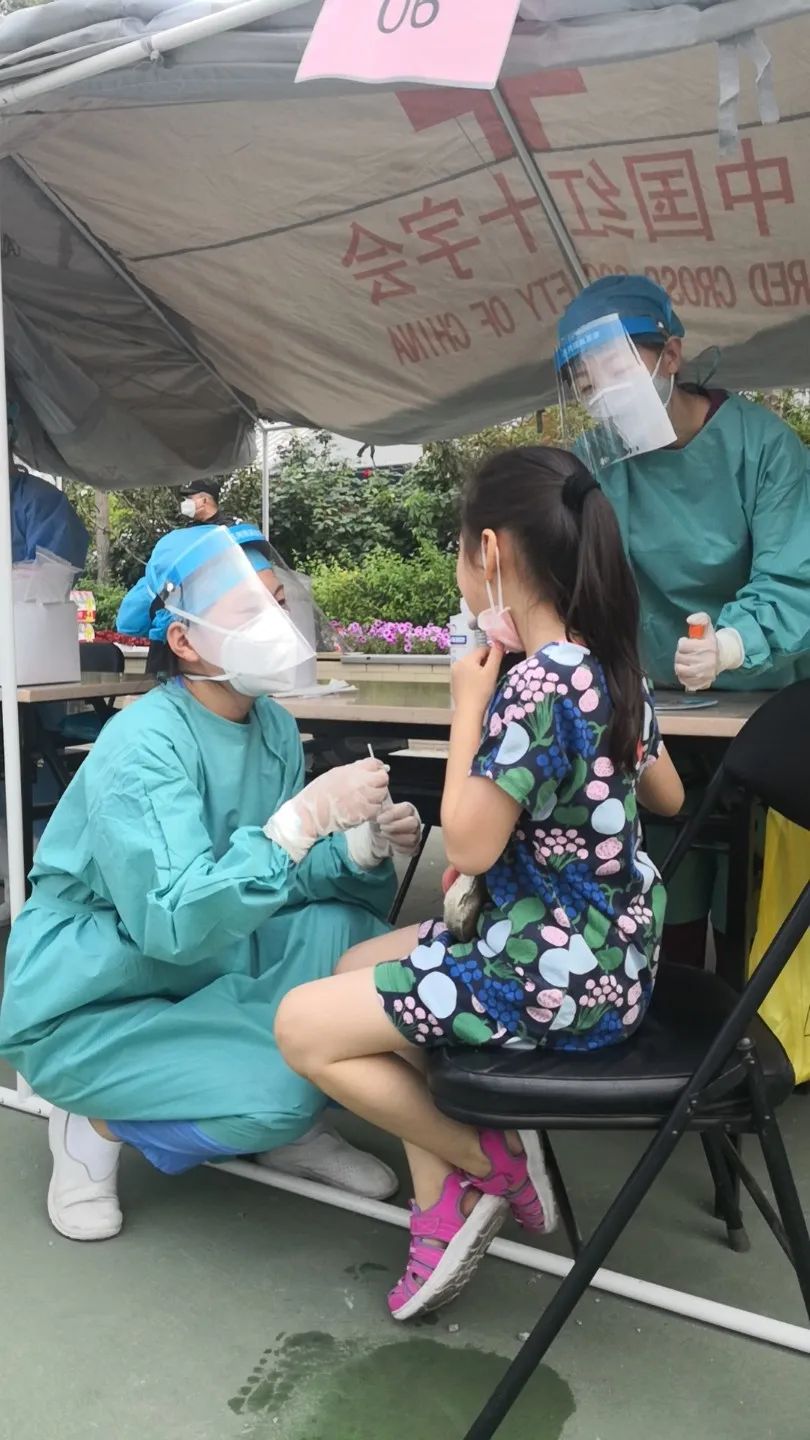 “抗疫天使”一线过节