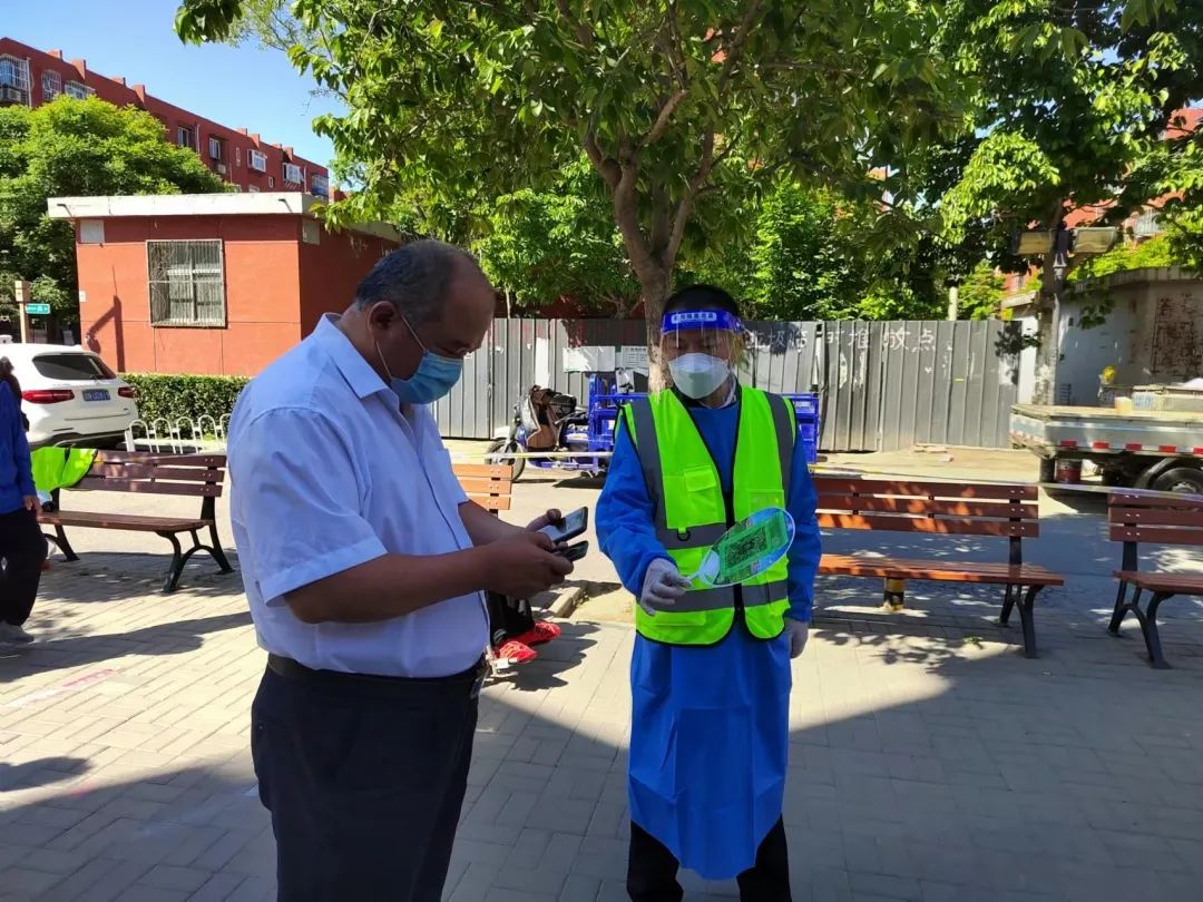 在社区，我们是老百姓身边的“蓝色护卫者”