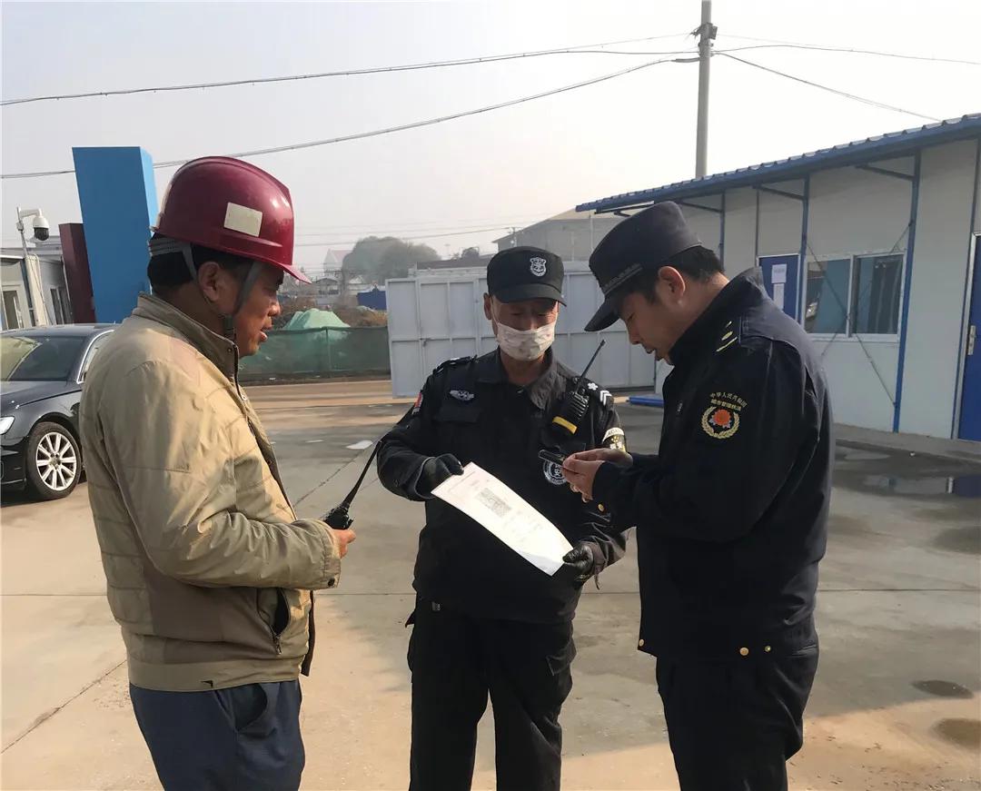 密云城管：积极应对空气重污染 严格排查工地扬尘隐患