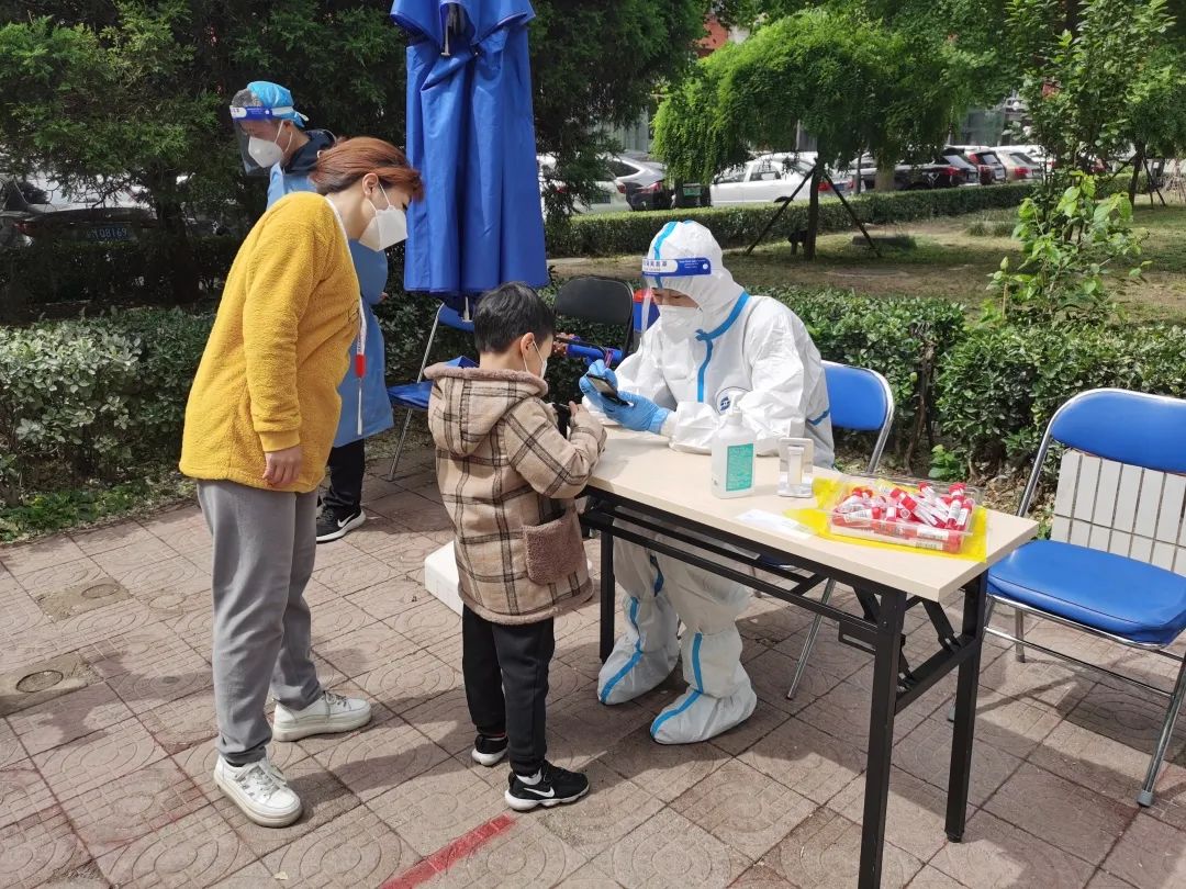 并肩携手勇担当，战疫有我检察蓝