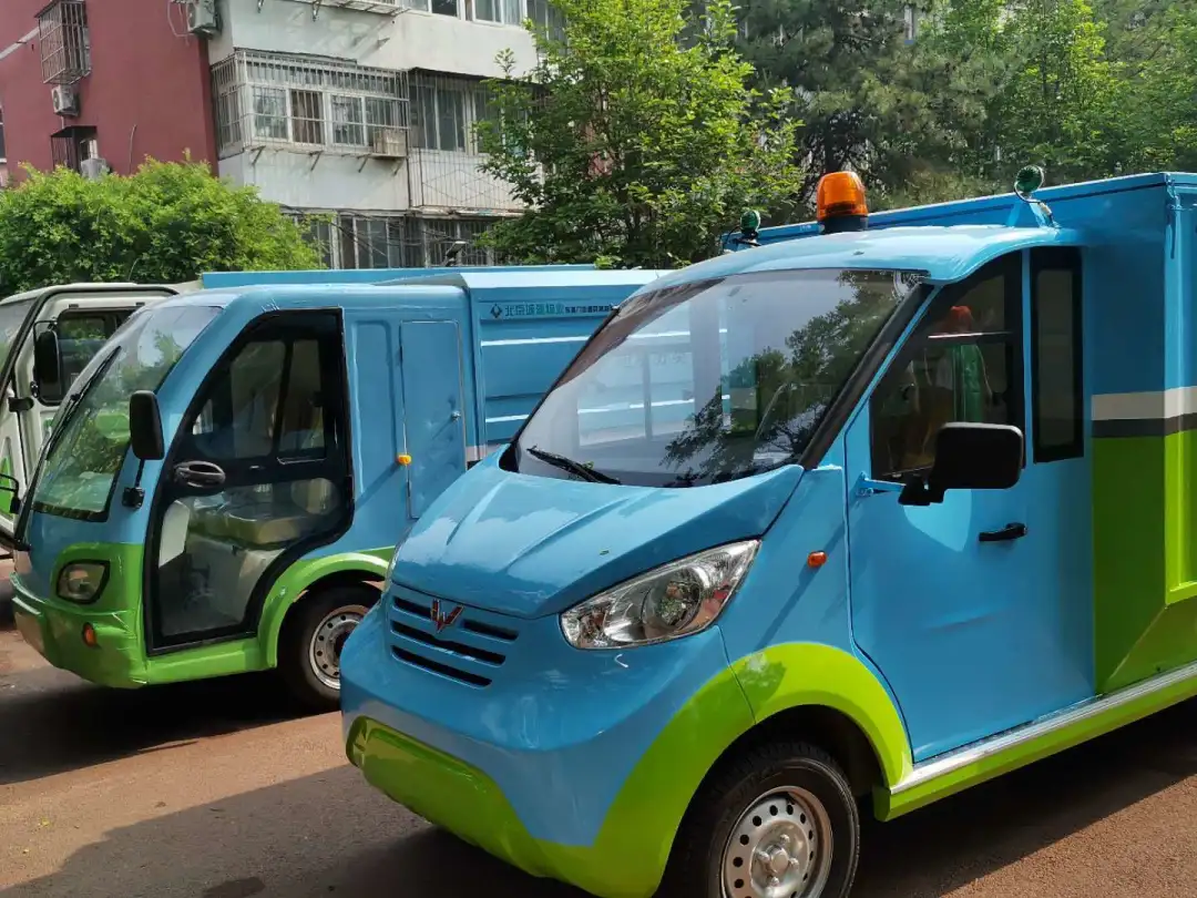 新型垃圾收集车亮相东城社区