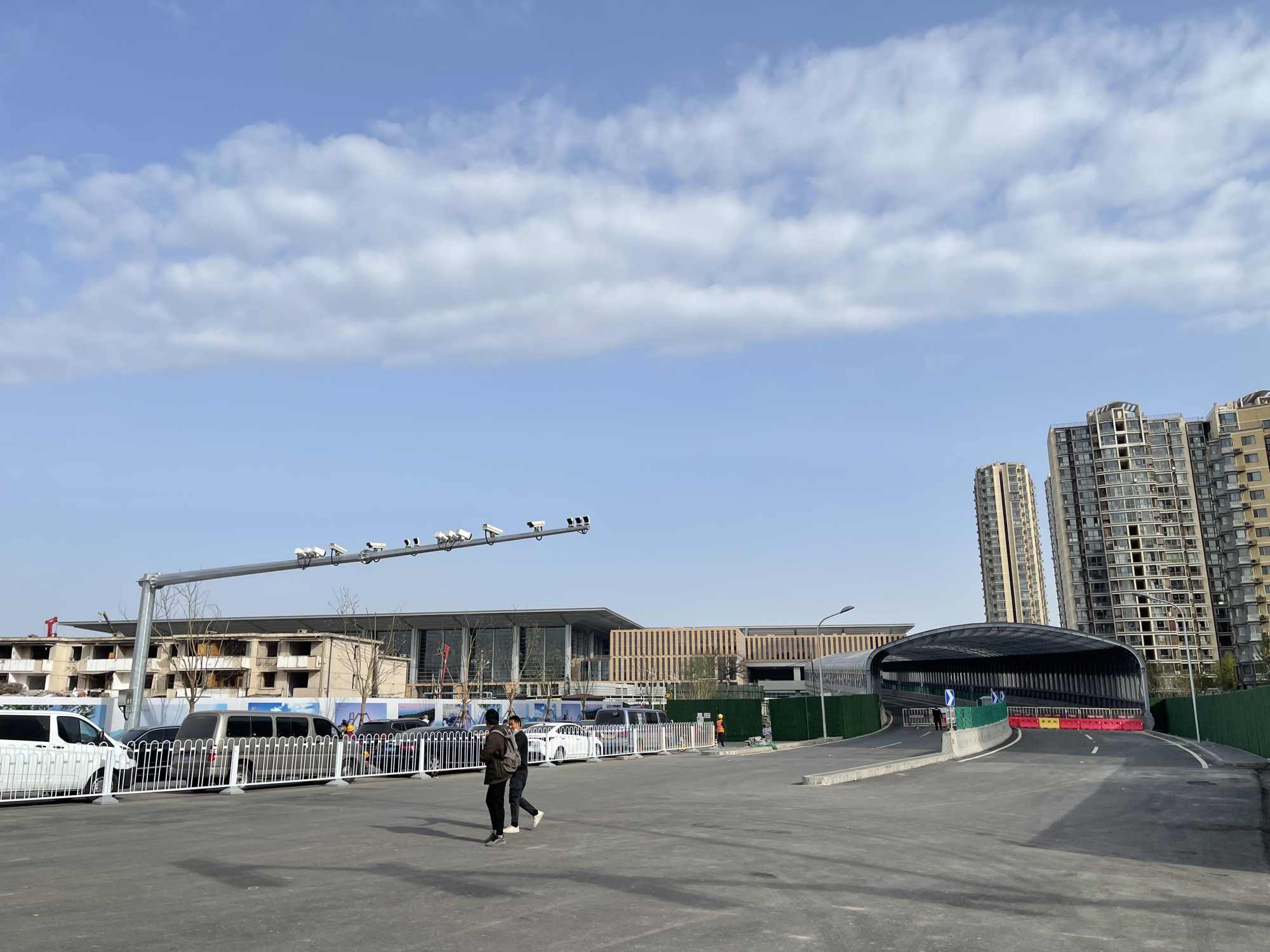 车辆走高架，行人走通廊 北京丰台站“五一”又有新变化