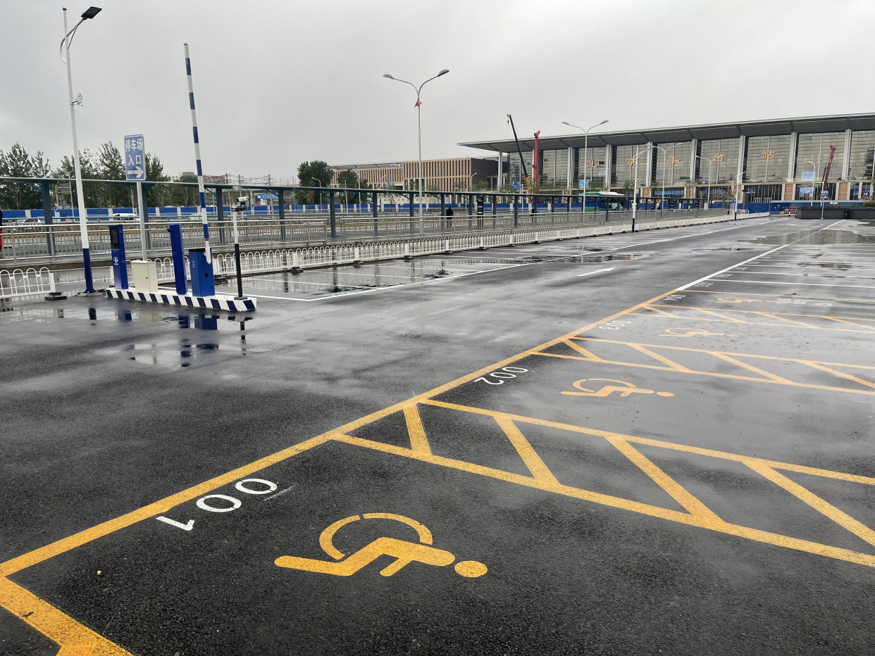 车辆走高架，行人走通廊 北京丰台站“五一”又有新变化