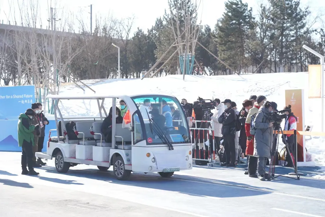 看~石景山之光！火炬传递他们全程保驾护航......