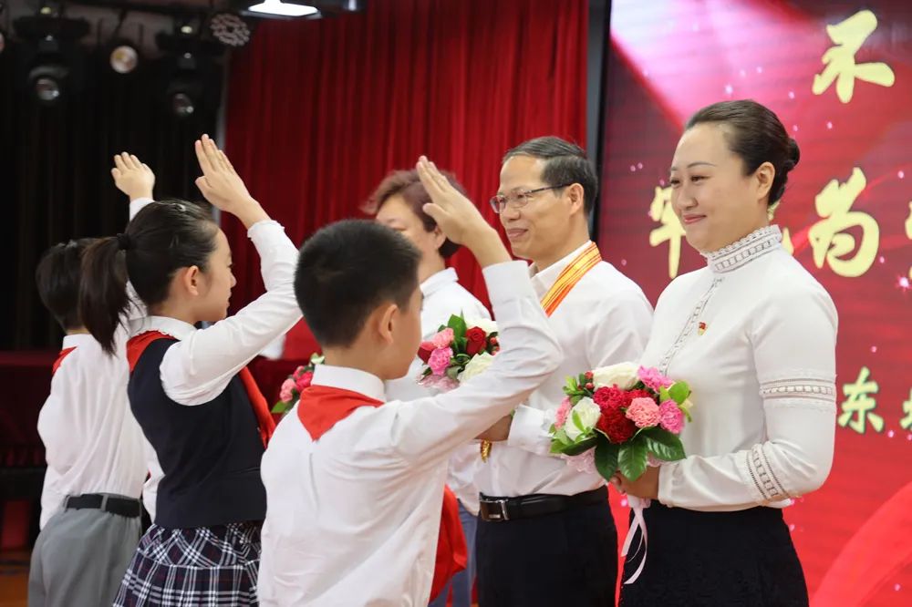 东城区召开庆祝第36个教师节表彰座谈会